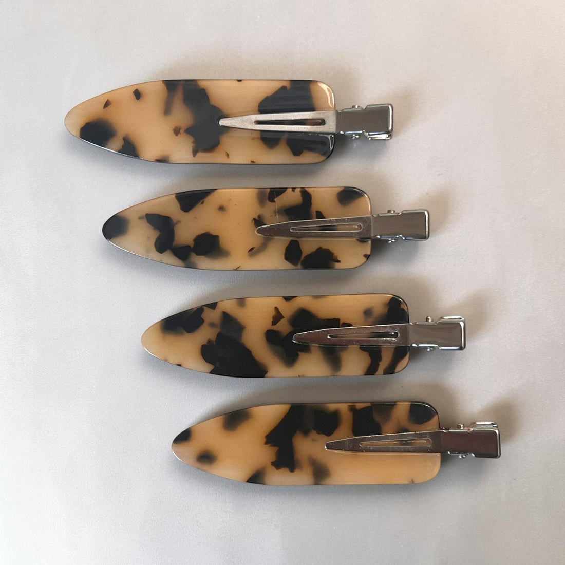 Tortoiseshell no-crease styling hair clips with metal clasps